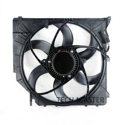 Assemblea di ventola di raffreddamento del radiatore 400W per il fan di raffreddamento 17113452509 del radiatore del motore elettrico di E83 BMW 17113414008 17113401056
