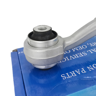 Assemblaggio comune a sfera del braccio di controllo anteriore inferiore per Mercedes W204 W207 Control Arm Bushing 2043306711 2043306811